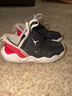 Little Kids Nike Air Jordan Easy On Black Fire Red Sneakers Size 12C