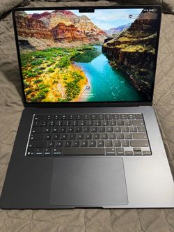 2025 MacBook Air 15” Midnight M5 Chip