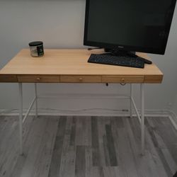 Ikea computer desk .. like new.. no delivery