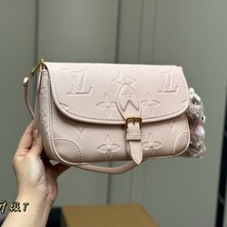 Brand new women's luxury messenger bag