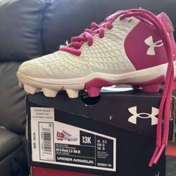 softball/baseball cleats 