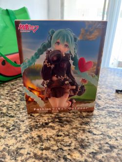 Hatsune Miku Fashion Outdoor Figure