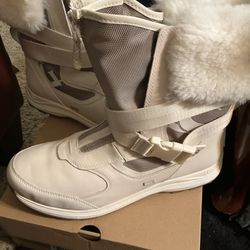 OFF WHITE UGG BOOTS