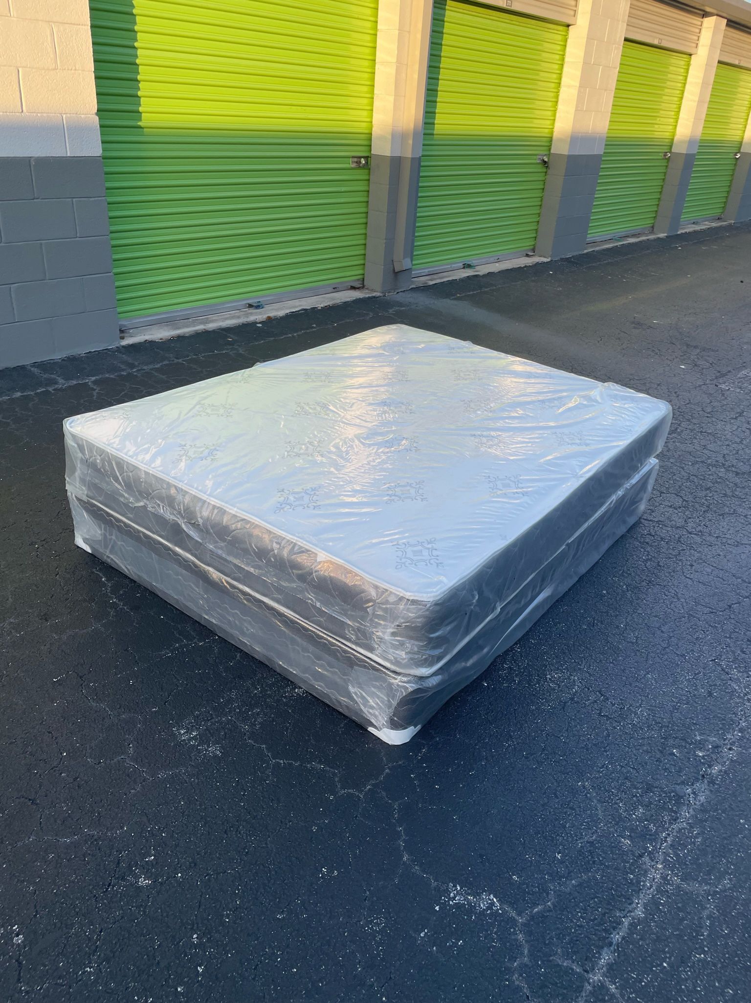 NEW QUEEN REGULAR SET MATTRESS AND BOX SPRING 2pcs