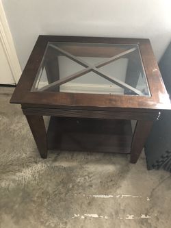 End table - good condition