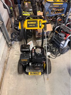 Dewalt 3600 PSI 2.5 GPM Gas Pressure Washer with Honda GX200 Engine