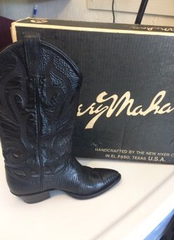 Excellent condition cowboy boots. Larry Mahan. Size 7.