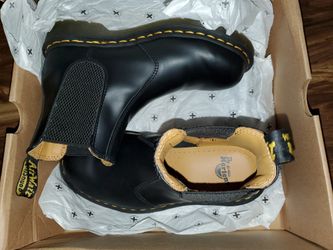 Dr. MARTENS Chealsea Smooth Leather Boots. PLS, read description 