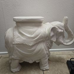Decorating With Vintage Elephant Figurines
