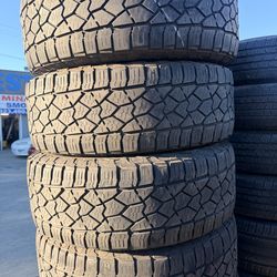 285/60r20  cooper tires en excelentes condiciones de vida las 4