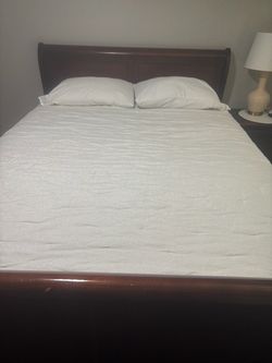 Cherry Wood Sleigh queen Bed set