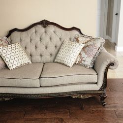 2 couches,coffee tabel and side tabel 