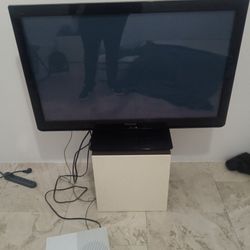 43  Panasonic TV  With Remote Television 