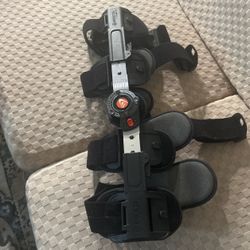 Knee Brace 