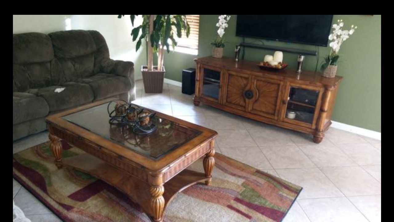 Matching Coctail Table and TV Console