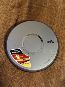 SONY D-EJ011 Personal Walkman CD Player G-Protection Mega Bass Silver For Parts