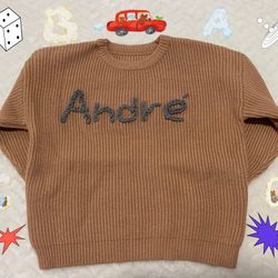 Customizable baby sweater.  Suéter de bebé personalizable
