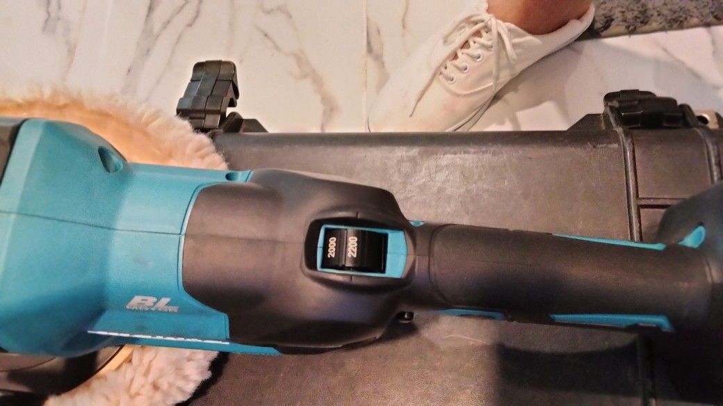Makita Polishing 40 Volt