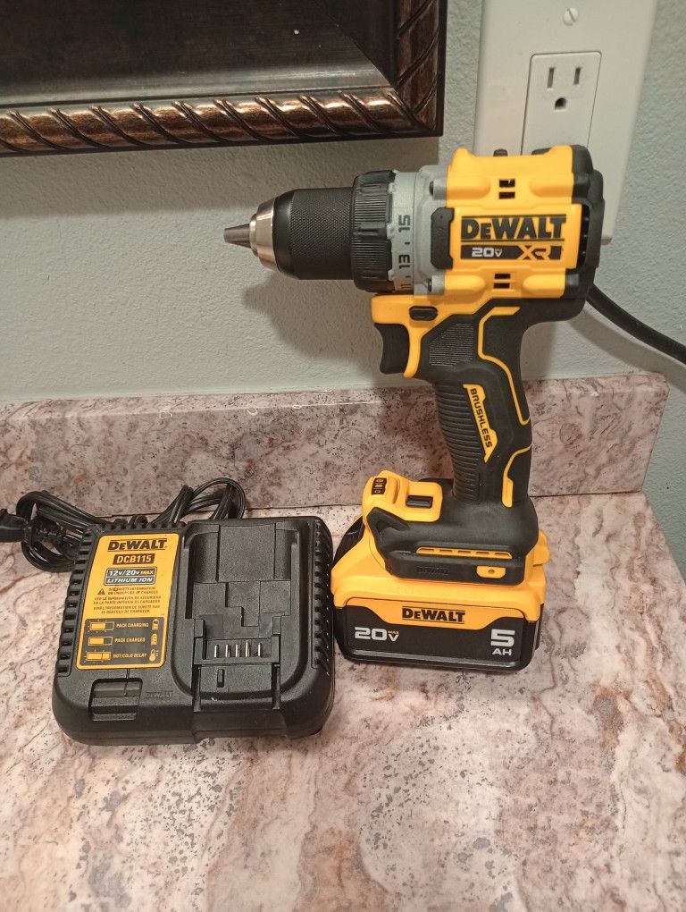New Dewhalt Rotary Hammer Drill with Battery and Charger 