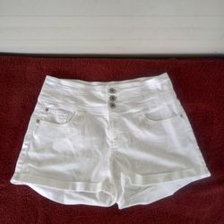 No boundaries women's white shorts size 15