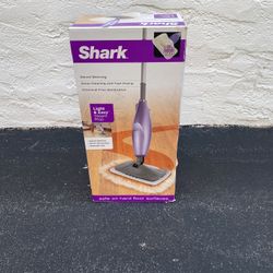 NIB Shark Light & Easy Steam Mop