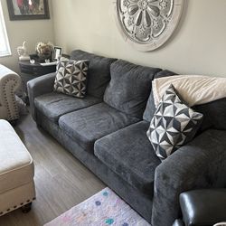 New Couches From Rooms To Go Only A Year Old Great Condition 