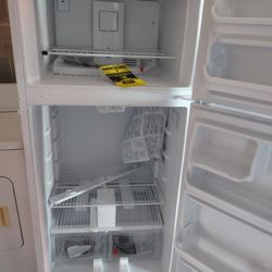 Frigidaire Refrigerator 18.0cu Ft. New
