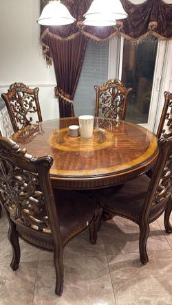 Kitchen table with 6 chairs