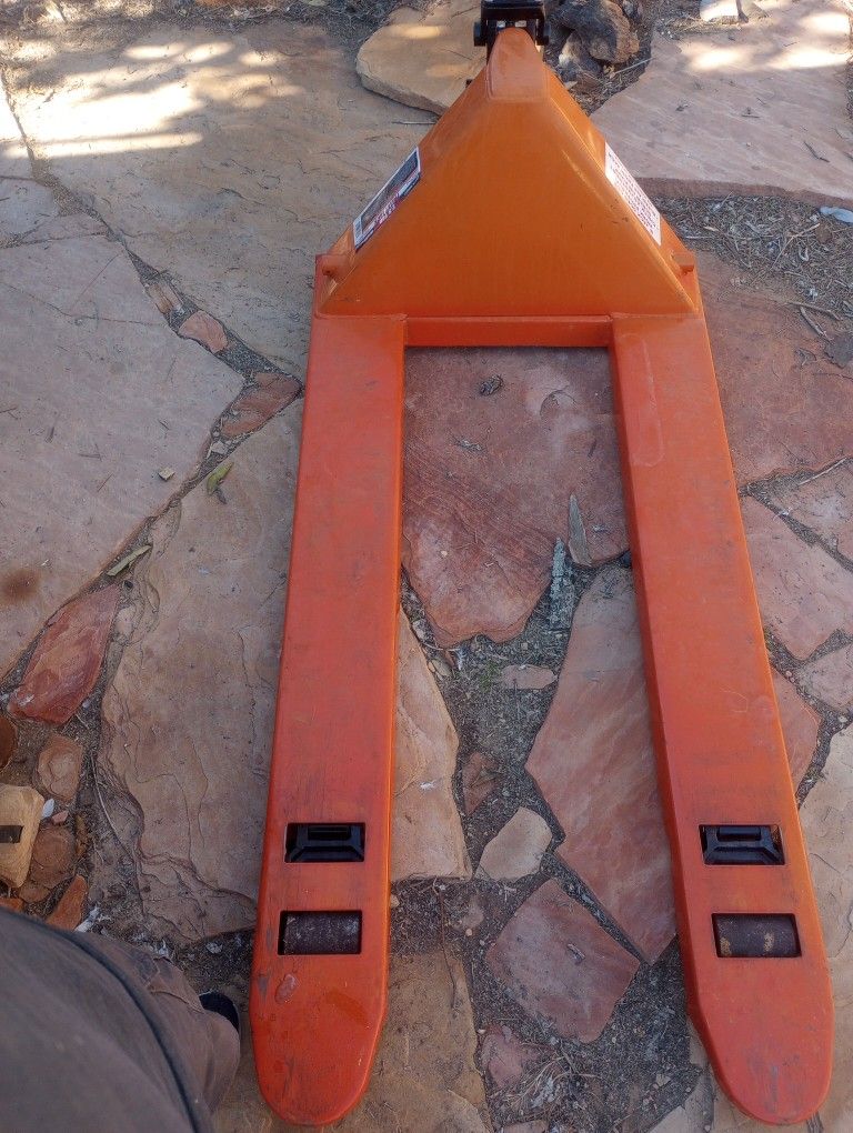 Pallet Jack 5500lb Load Capacity