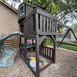 Free Outdoor Playhouse Play Set
