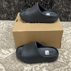 Yeezy Slide Kids Size 1