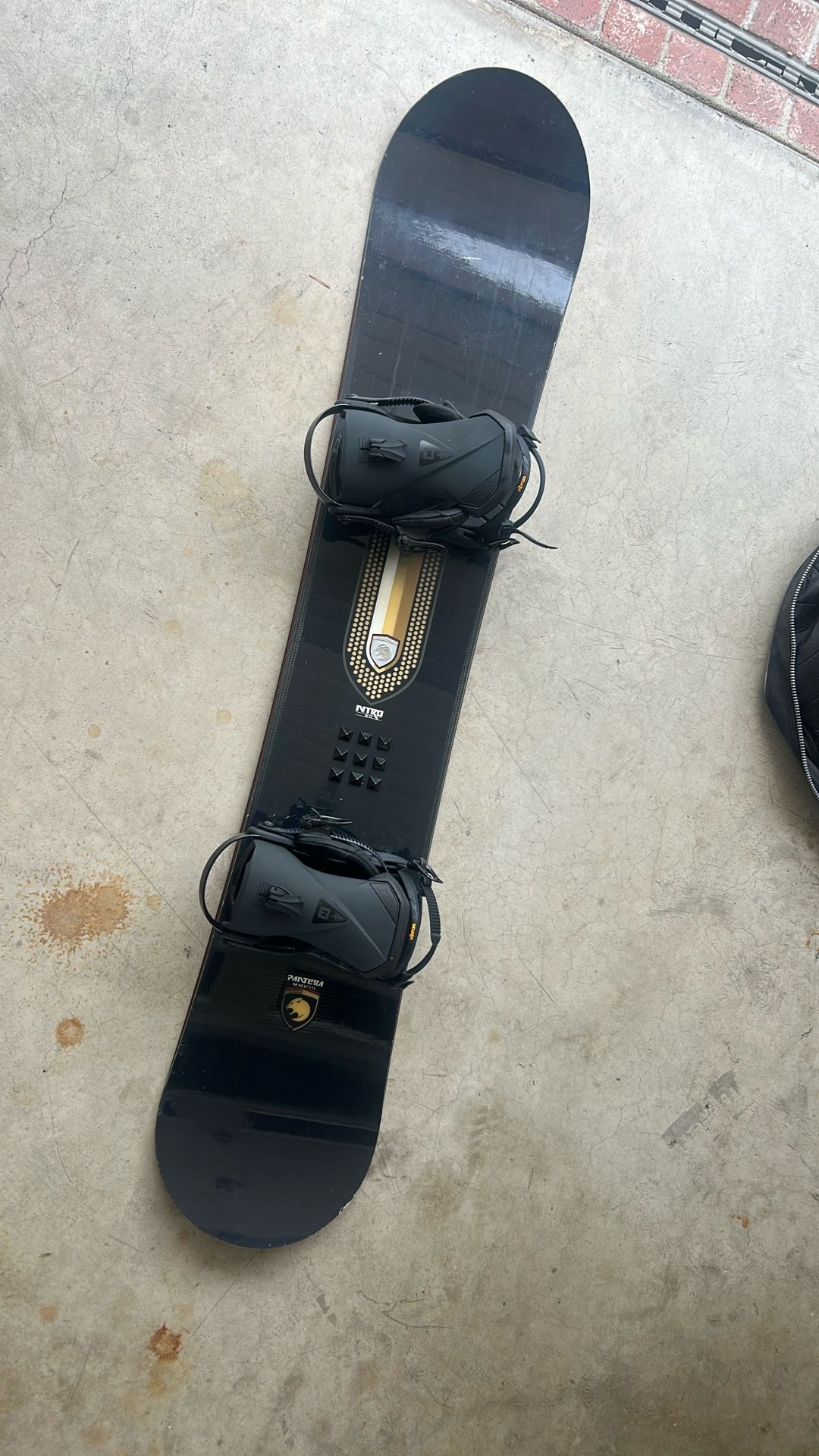Nitro Pantera Snowboard With Travel Bag.