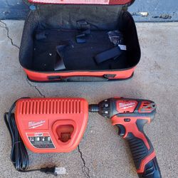 IMPACT DRILL MILWAUKEE 