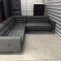 Stylish Gray Sectional Sofa – Tufted & Modern – Delivery Available! (includes delivery)🚚 