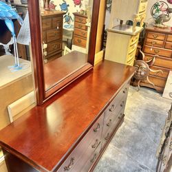Dresser With Mirror 