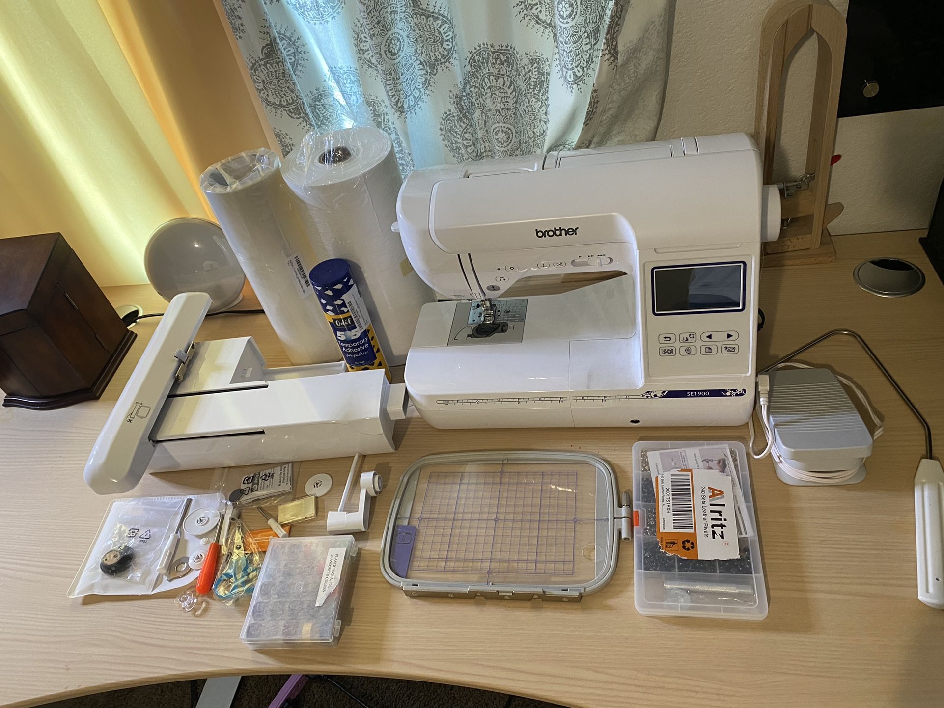 Brother se1900 sewing and embroidery machine