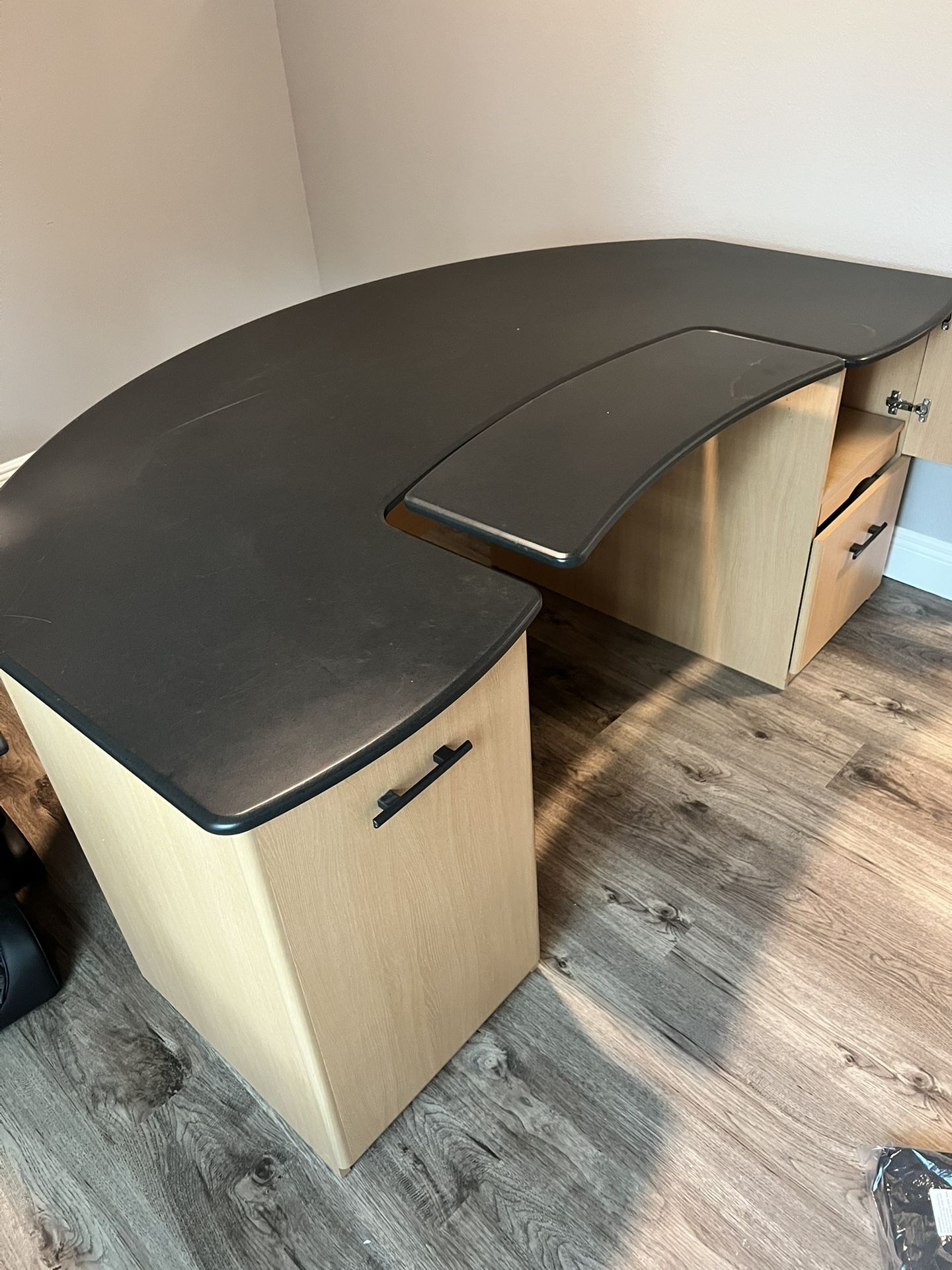 Bush HM88328 Delta Desk