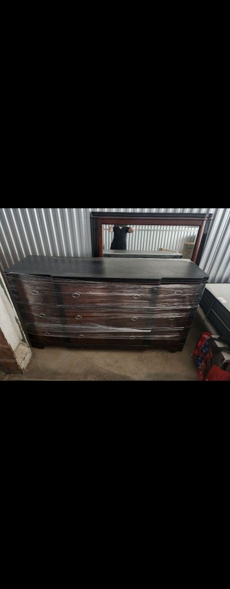Dresser/mirror With 1 Matching Nightstand