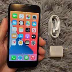 iPhone 7 - UNLOCKED - Like New  