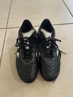 Men’s size 8.5 soccer cleats - Adidas Goletto IX