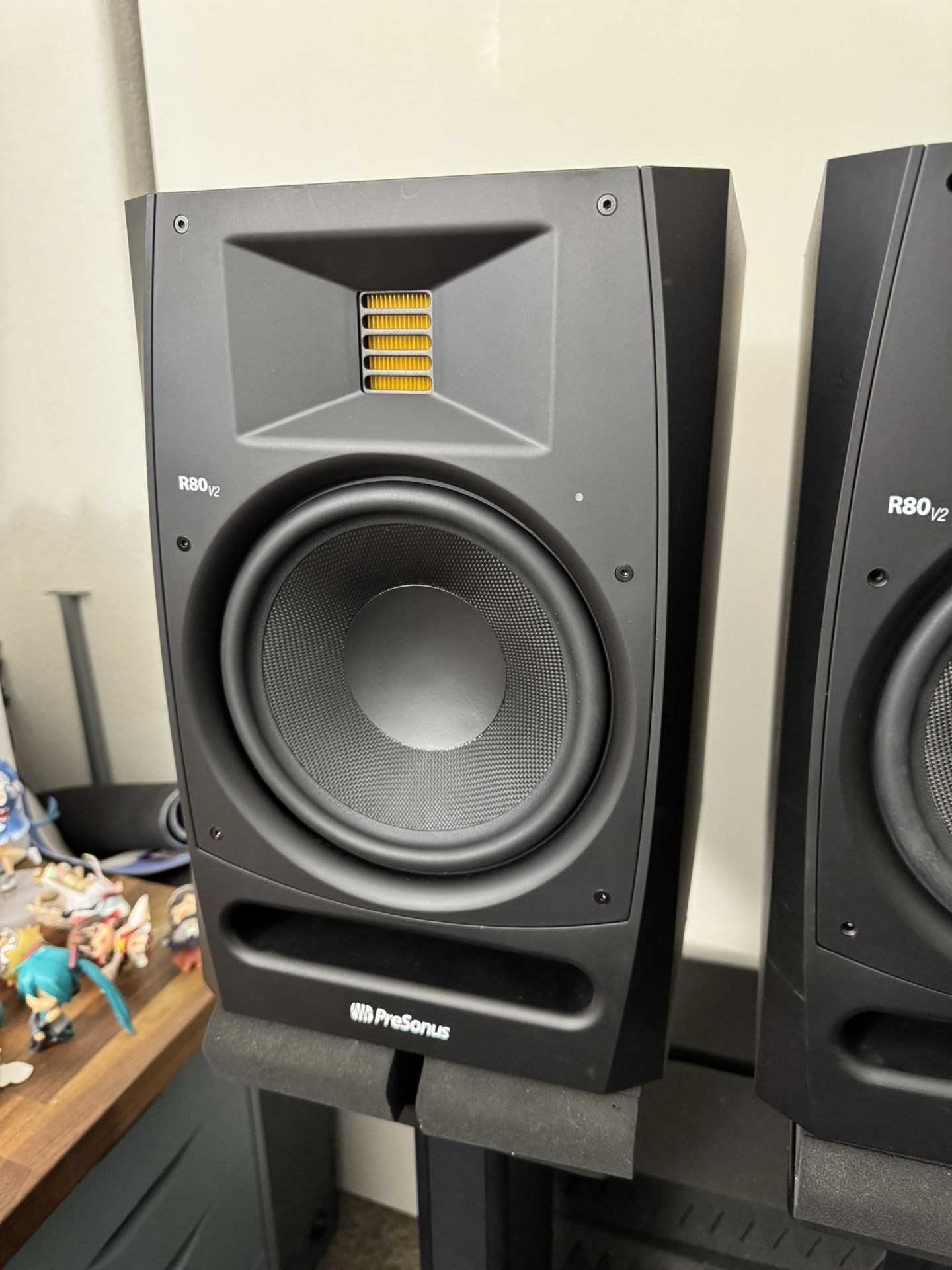 Presonus R80V2 Studio Monitors