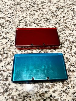 2 Nintendo 3DS Consoles with Game Cards