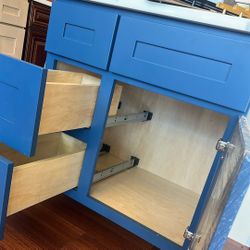Blue Shaker Vanity Cabinet With Quartz Ct 