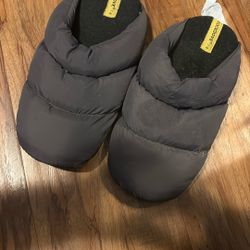 Slipper 3 Dollars 