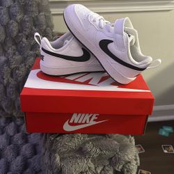 10c White Nike Shoes
