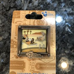 Disney Vacation Club Commenative Collection Minnie Mouse & Daisy Duck Trading Pin.  Brand New On Original Card LE 4000.