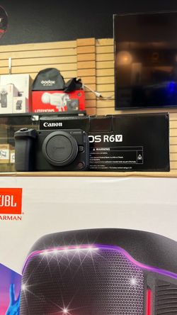 Canon R6 V open box