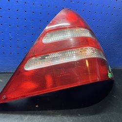 2001-2004 Mercedes Benz Slk320 Taillight Passenger Side 