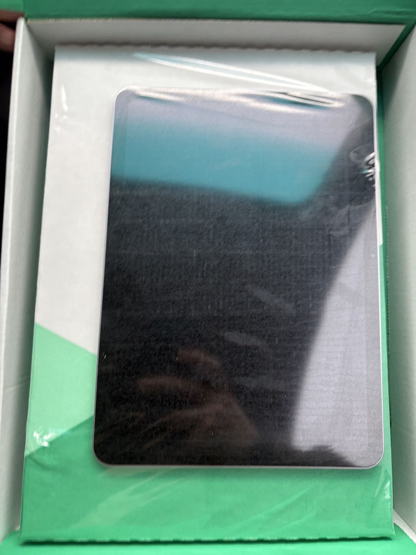 Apple iPad Air 2024 (11") - Wi-Fi, 128GB - Purple - Like New / Renewed