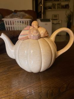Vintage teapot by “Fitz& Floyd”
